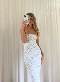 Princess Polly Oscar Maxi Dress White Floral -Polly Clothing Shop 0 modelinfo elly us2 8f043bc2 90bd 4fc2 a49e f08f094329e2