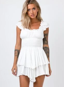 Princess Polly The Love Galore Romper White -Polly Clothing Shop 1 modelinfo cathlin us2 06b1eafc a369 46bf 96ea d1736cf32344