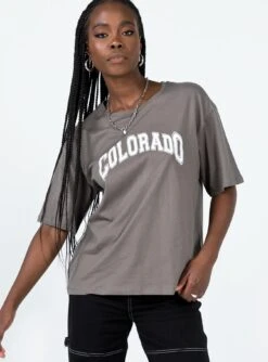 Princess Polly Colorado Graphic Tee Grey -Polly Clothing Shop 1 modelinfo cynthia us4 ab88bd36 c920 4e6d ace2 75fe6f92c9d2