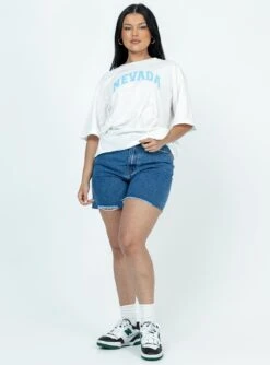 Princess Polly Nevada Graphic Tee White -Polly Clothing Shop 2 model info Alicia us8 042aacbe 1397 4797 ace2 24c83593d713