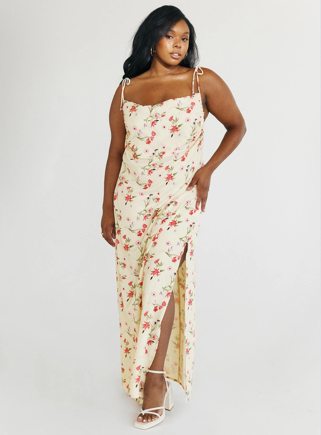 Arness Maxi Dress Yellow Floral Curve 3 Arness Maxi Dress Yellow Floral Curve - Image 2