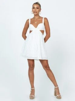 Princess Polly Khalia Mini Dress White -Polly Clothing Shop 2 modelinfo Alexis us2 188eb458 dea8 4af1 abcd 993be476653c