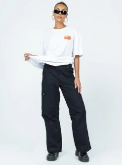 Noods Oversized Tee White -Polly Clothing Shop 2 modelinfo Alexis us2 25d3b6ec faf6 442a 80b1 e59727d8bc0f