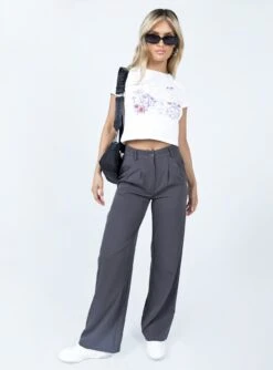 Vacation Graphic Tee White -Polly Clothing Shop 2 modelinfo Chloe us2 4a44fd8e 2693 4aec a958 72abfc556364