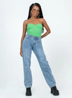 Aston Strapless Bodysuit Green -Polly Clothing Shop 2 modelinfo Idania us2 4d716e07 e0ae 4c56 bb70 31b2d11070e0