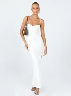 Princess Polly Belladonna Maxi Dress White -Polly Clothing Shop 2 modelinfo Kiana us2 58318af7 29d3 4a85 b22f ff3958e2ae29