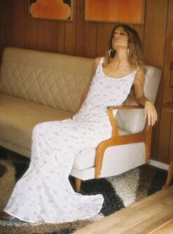 Curtis Maxi Dress Multi -Polly Clothing Shop 2 modelinfo elise us2 4823bca6 5916 440d b6f1 c569ead5d241