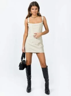 Princess Polly Josie Mini Skirt Beige -Polly Clothing Shop 2 modelinfo elise us2 ce31d679 c12e 425f b36a e497fb30c632