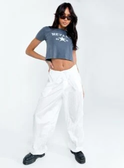 Nevada Tee Navy -Polly Clothing Shop 2 modelinfo josephine us2 429dddb5 c542 415f adff f15f6a021f65