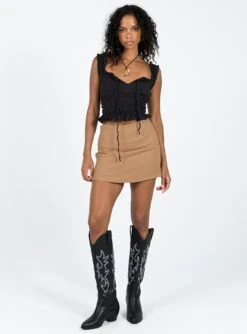 Princess Polly Buddy Mini Skirt Beige -Polly Clothing Shop 2 modelinfo kristen us2 d6b02780 41bc 460d aec7 631e70140fc1