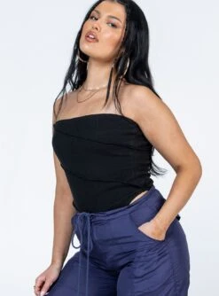 Princess Polly Oscar Strapless Bodysuit Black -Polly Clothing Shop 3 modelinfo Alicia us8 d2b94990 05ea 463a ae95 849db3f2dfdc