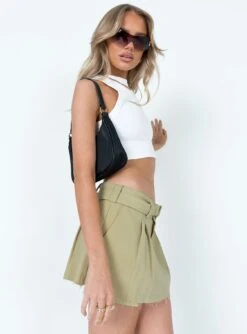 Elle Mini Skirt Beige -Polly Clothing Shop 3 modelinfo Elly us2 358e011f e0cc 4e91 a5e5 1abb598dacea