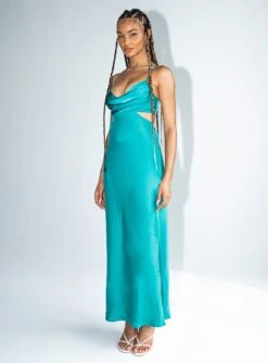 Princess Polly Weston Maxi Dress Green -Polly Clothing Shop 3 modelinfo Juliette US2 d2b040f9 5a38 4ee7 8cde 8c5d2a9a9a7e