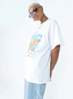 Looney Tunes Tweety Post Card Vacation Oversized Tee White -Polly Clothing Shop 3 modelinfo Sarah us6 c099359e b5d7 4569 9113 65cefba3bdae