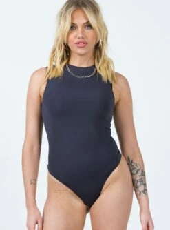 Fischer Bodysuit Slate -Polly Clothing Shop 3 modelinfo Susanna us4 e156563c 44da 4d7e b3f1 ecadb35787ae
