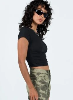 Princess Polly Lex Top Black -Polly Clothing Shop 3 modelinfo Tamika us2 263e4264 a6b6 42f0 969f a924d3f88343
