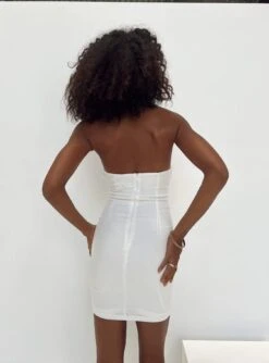 Princess Polly Mitra Mini Dress White -Polly Clothing Shop 3 modelinfo alexa us2 6a6a6d50 530e 49ca a2e6 517789a41e5e