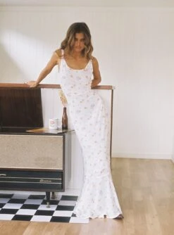 Curtis Maxi Dress Multi -Polly Clothing Shop 3 modelinfo elise us2 8313fe73 f5c1 4913 b4cf 2395f880232c