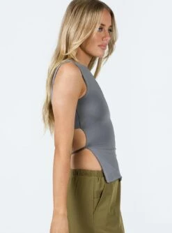 Princess Polly Uzo Top Grey -Polly Clothing Shop 3 modelinfo elly us2 f096fc64 25e7 4030 b291 e9dea5719db1