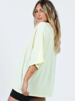 Princess Polly Smiley Oversized Tee Yellow -Polly Clothing Shop 3 modelinfo jasmine us8 52191615 661d 4c91 8dec 7321f96e5f87