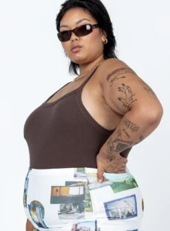 Lindsey Bodysuit Brown Curve -Polly Clothing Shop 3 modelinfo lovisa us18 5607fbf8 2fcd 4bd9 8f86 db841a230c5a