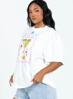 Martini Oversized Tee White -Polly Clothing Shop 3 modelinfo rheanna us6 3de13a54 e4e3 4505 844c 8e67a2174726