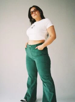 Dragon Crop Top White Curve -Polly Clothing Shop 3 modelinfo sarah us14 da5b1e19 32b4 4a2d bdb7 869aff441d70