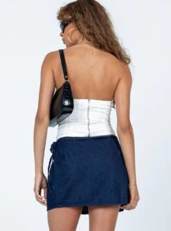 Motel Valita Mini Skirt Denim -Polly Clothing Shop 4 modelinfo Alyssa us4 4409048d d368 4ee3 938a 0d6d1f117d22