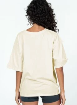 Princess Polly Mexico Graphic Tee Off White -Polly Clothing Shop 4 modelinfo Ariel us4 15938372 d0d8 4ee7 aee5 ccf2056fd59c