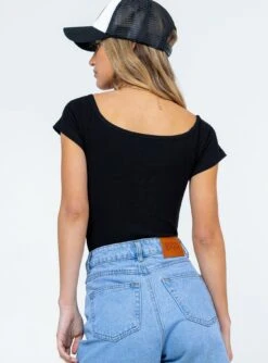 Princess Polly Wayne Bodysuit Black -Polly Clothing Shop 4 modelinfo Emily us2 06b0a8ee 79b0 4891 aca4 5e1db2a7d107