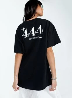 444 Oversize Tee Black -Polly Clothing Shop 4 modelinfo Josephine us2 d28f8b6f c12b 41e0 96d1 89ef0a007919