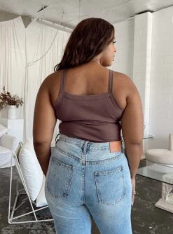 Lindsey Bodysuit Brown Curve -Polly Clothing Shop 4 modelinfo Paris us14 4f2b5fd9 4bcb 4bbc a49e 2f581b8e3d5c