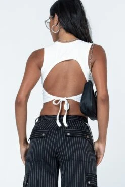 Princess Polly Wellington Top White -Polly Clothing Shop 4 modelinfo Yarelis us2 c3dfdcd1 1586 4767 974b 46b5d377e0c1