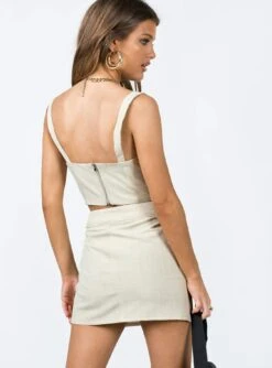 Princess Polly Josie Mini Skirt Beige -Polly Clothing Shop 4 modelinfo elise us2 46afa845 5b9b 459a 80e6 277dc9eaaf16