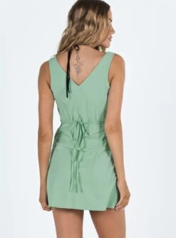 Nellie Mini Dress Basil -Polly Clothing Shop 4 modelinfo elly us2 34dbaaae 5751 4b25 9c2f 330f2ca3a2ac
