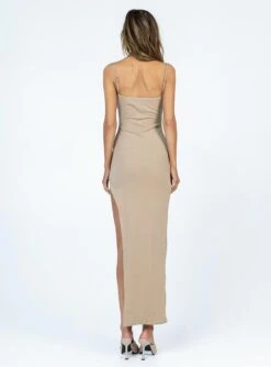 Princess Polly Tiana Maxi Dress Brown -Polly Clothing Shop 4 modelinfo fiona us2 ec0dea7f 61b4 4a7b ac10 f357950fb1fc