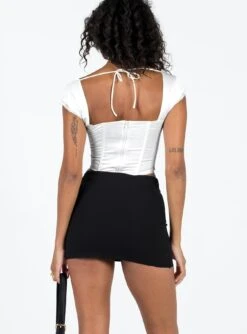 Princess Polly Karley Low Waist Mini Skirt Black -Polly Clothing Shop 4 modelinfo kristen us2 e46c01fb ec40 485c 887e f620ea98b658