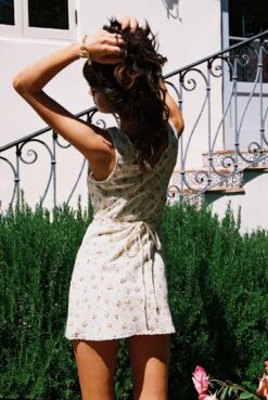 Princess Polly Nellie Mini Dress White / Yellow Floral -Polly Clothing Shop 4 modelinfo natalia us4 3e6706ea 03fb 4239 853e c1d1bc43512e