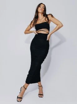 Princess Polly Lapira Maxi Dress Black -Polly Clothing Shop 5 modelinfo Cindy us2 3348401a fc89 4a5a 9113 cc2e93fc816a