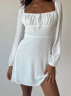 Elvira Mini Dress White -Polly Clothing Shop 5 modelinfo ariel us4 c484bca8 d711 47ac 9dbf a997799c5f7e