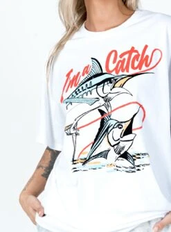 I'm A Catch Oversized Tee White -Polly Clothing Shop 5 modelinfo cathlin us2 c8a83c08 48a0 494b 9b77 843b5405c939
