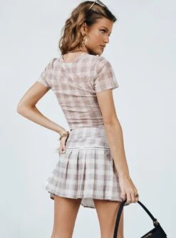 The Craft Mini Skirt Beige Plaid -Polly Clothing Shop 5 modelinfo elise us2 ec72f22a b98d 4fec 9f1f cecbd192429b