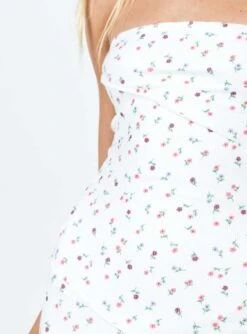 Princess Polly Oscar Maxi Dress White Floral -Polly Clothing Shop 5 modelinfo elly us2 c8ca5941 3297 44a3 8c3d ef85a5be4149