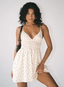 Princess Polly Roza Mini Dress Beige -Polly Clothing Shop 5 modelinfo kiele us4 9b006a9d 6321 4d9d a7b4 1969f4c0423f