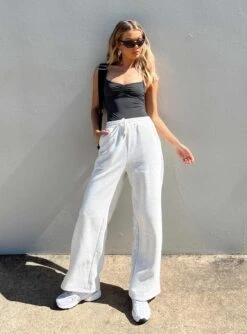 Linden Bodysuit Slate -Polly Clothing Shop 6 modelinfo emma us2 e4e8325c 2cfb 4117 84a9 bdfc0f9ce05e