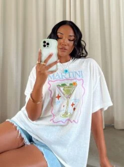 Martini Oversized Tee White -Polly Clothing Shop 6 modelinfo rheanna us6 8a1b6481 8d4c 4333 b4ac 946aacc46972